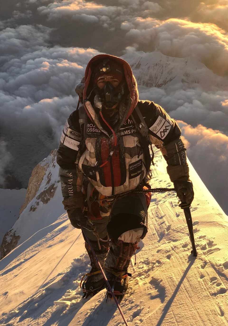 Nirmal Purja trên đỉnh Gasherbrum II. Ảnh: Nirmal Purja