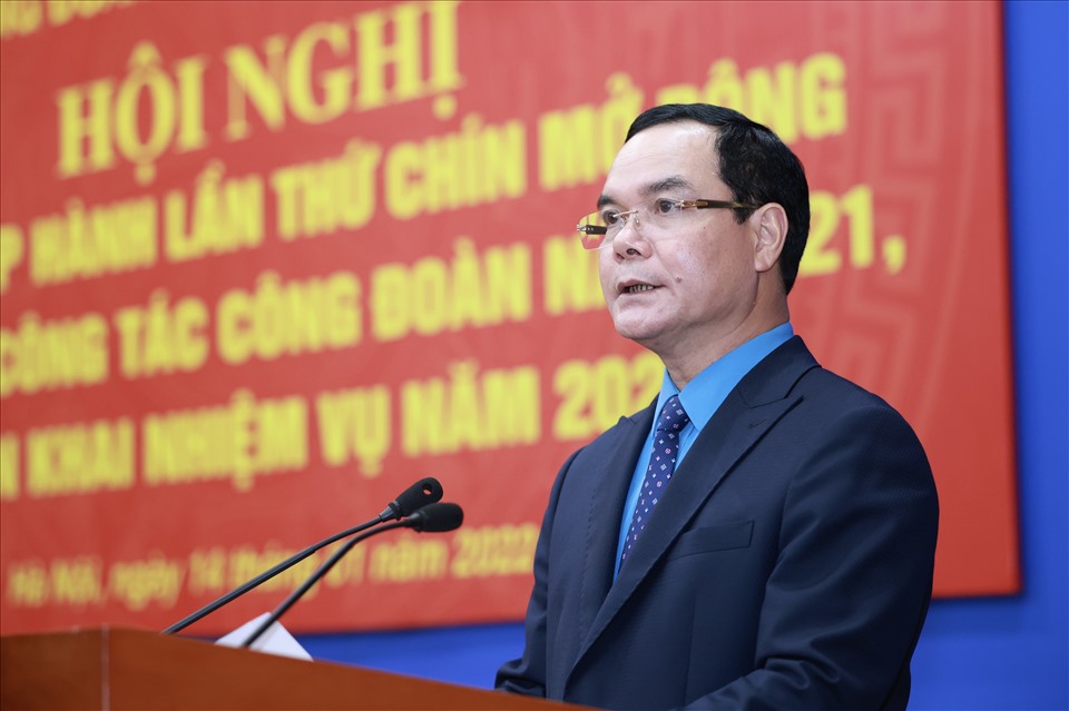 Ông Nguyễn Đình Khang – Chủ tịch Tổng Liên đoàn Lao động Việt Nam - phát biểu chỉ đạo tại hội nghị. Ảnh: Hải Nguyễn