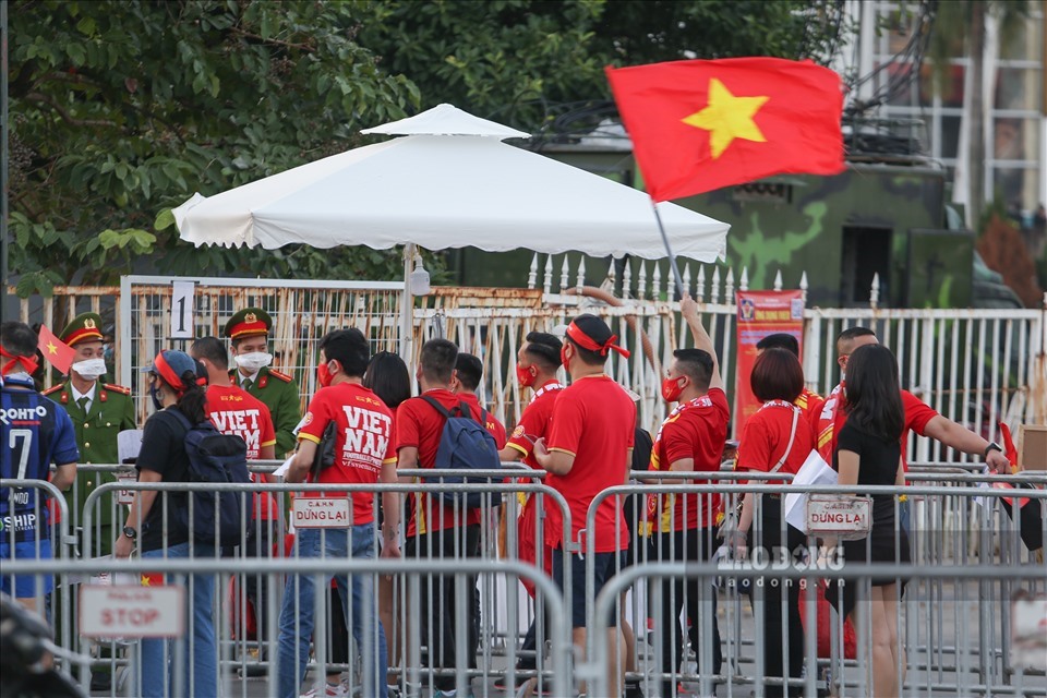 Khán giả sẽ được kiểm soát an ninh chặt chẽ khi đến sân Mỹ Đình theo dõi trận tuyển Việt Nam - Trung Quốc. Ảnh: Thế Kỷ