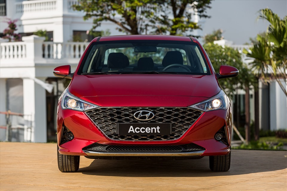 Hyundai Accent đang bán tại Việt Nam có 4 phiên bản sử dụng chung một động cơ 1.4l có giá bán thấp nhất từ 426 triệu đồng cho phiên bản 1.4L số sàn, bản 1.4L số tự động có giá cao nhất 542 triệu đồng. Ảnh: TC Motor.