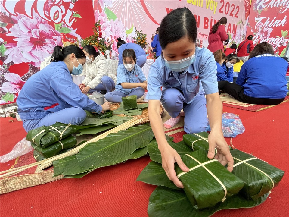 Thành phẩm rất đẹp mắt, chất lượng sau 30 phút “thi công” của nhóm nữ công nhân. Ảnh: Hà Anh