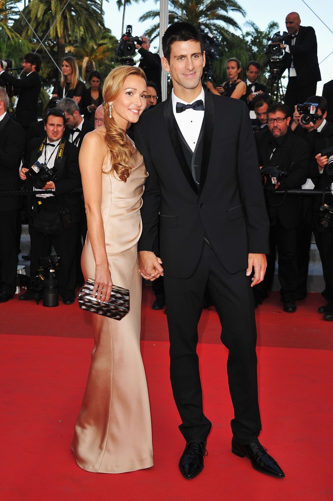 Lần đầu cặp đôi dự thảm đỏ chung là tại Cannes 2011. Jelena diện đầm satin màu be trong khi Djokovic chọn một bộ suit lịch lãm. Ảnh: ST