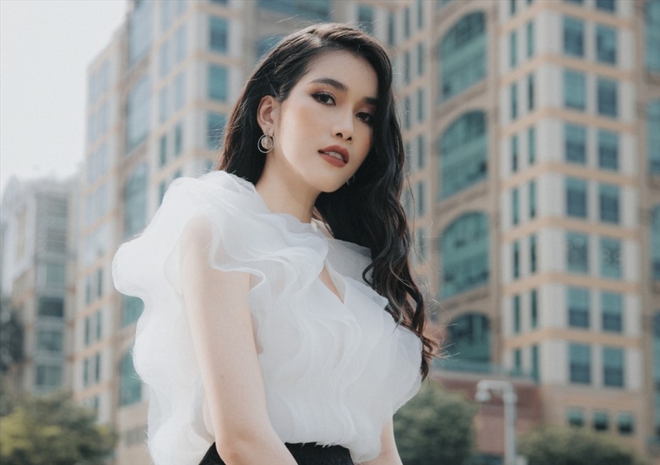 Sau khi trở thành Đại sứ của Tuần lễ Du lịch TP.HCM, mới đây, bộ ảnh mới nhất của Á hậu 1 Hoa hậu Việt Nam đã nhanh chóng thu hút sự quan tâm của cộng đồng mạng.