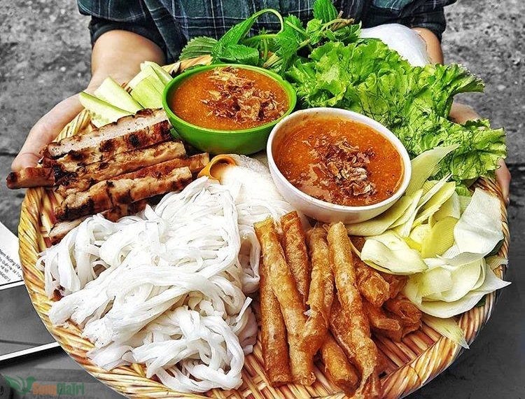 Nem nướng Nha Trang - nổi tiếng ở Xuân Thủy. Ảnh: Internet