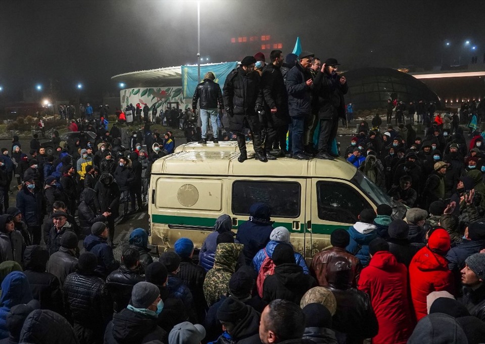 Bạo loạn ở Kazakhstan xuất phát từ giá khí đốt tăng cao. Ảnh: AFP