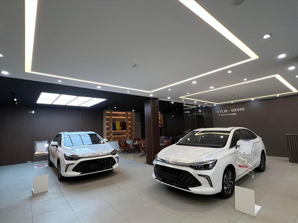 Hiện nay, những khách hàng quan tâm đến mẫu xe chỉ có thể lựa chọn phiên bản Luxury với mức giá đặt cọc là 100 triệu đồng, chưa được giao xe ngay.