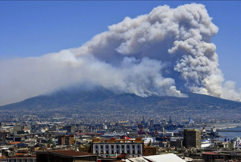 Núi lửa Vesuvius ở Italia. Ảnh: AFP