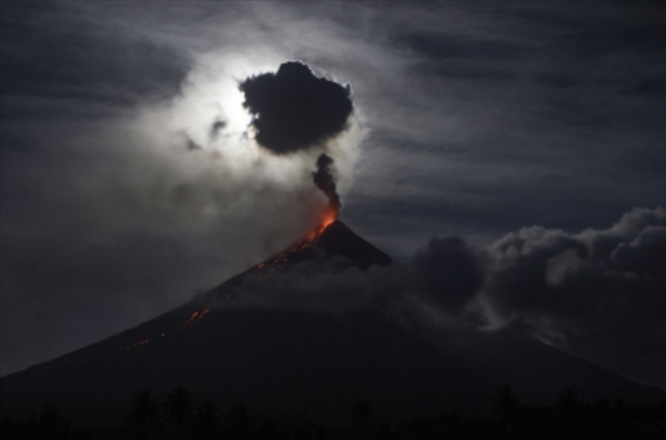 Núi lửa Mayon ở Philippines. Ảnh: AFP