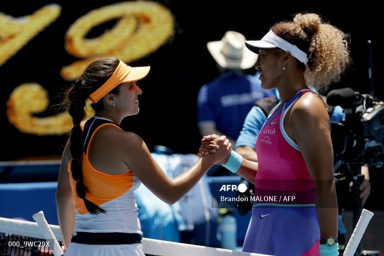 Naomi Osaka khẳng định sức mạnh trước tay vợt trẻ người Colombia. Ảnh: AFP
