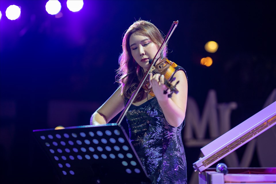 Jmi Ko  không còn là cái tên xa lạ với khán giả Việt. Cô được yêu mến khi khi biểu diễn violin qua các bản nhạc Việt gây ấn tượng. Trong thời gian hoạt động tại Việt Nam, Jmi Ko cũng mong muốn truyền cảm hứng làm đẹp cho phụ nữ qua thời trang và làm đẹp.