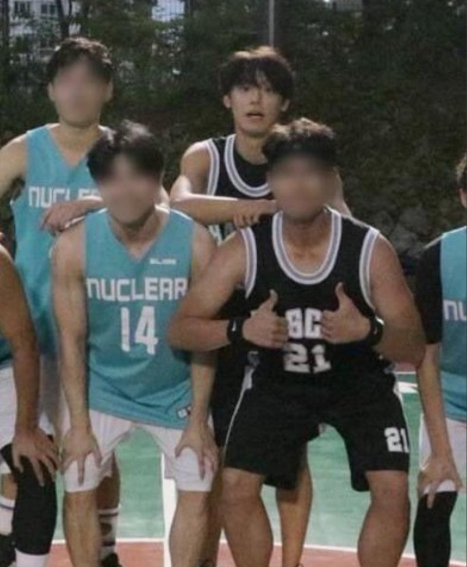 Lee Do Hyun từng là một tuyển thủ bóng rổ đại diện cho thành phố Goyang đi thi đấu và đạt nhiều giải thưởng từ khi còn học cấp 2.