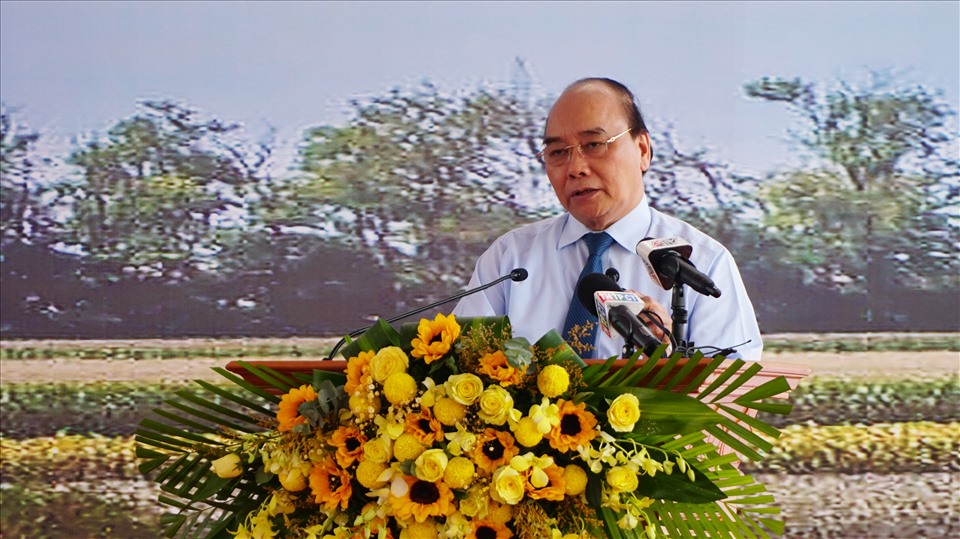 Chủ tịch nước Nguyễn Xuân Phúc phát biểu tại buổi lễ khởi công. Ảnh: Tạ Quang.