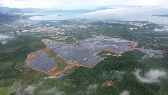 Nhà máy điện mặt trời KN Vạn Ninh (Xã Vạn Hưng, huyện Vạn Ninh, tỉnh Khánh Hoà) có công suất 100 MW)