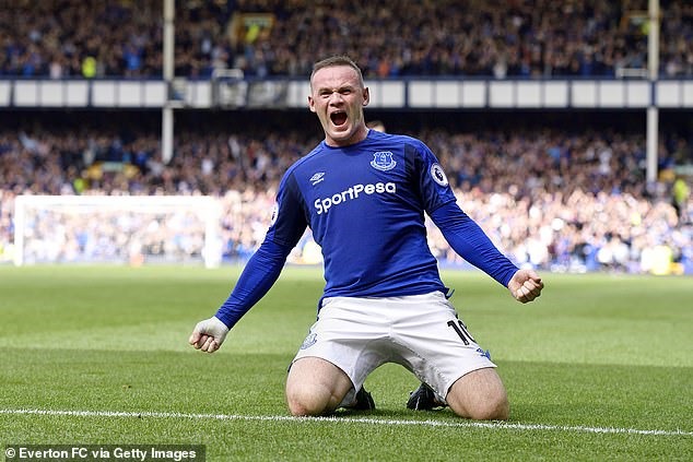 Rooney ngày còn trẻ và khi đã luống tuổi trong màu áo Everton ở 2 nhiệm kì cầu thủ. Ảnh: Everton FC