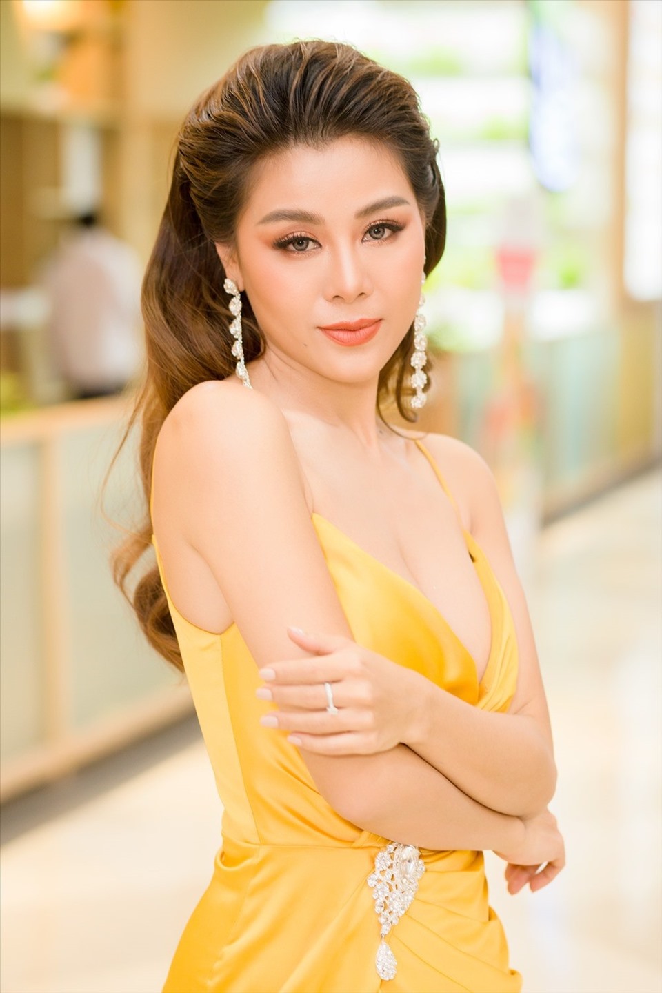 Nữ diễn viên Nam Thư nhận Huy chương Vàng tại Liên hoan kịch nói toàn quốc 2021.  Ảnh: NVCC