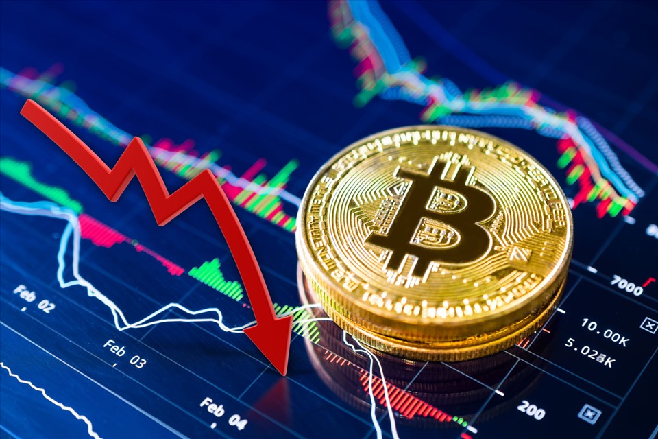 Các nhà phân tích cũng cho biết nhà đầu tư tiền điện tử đang nhận ra rằng Bitcoin không phải là “tiền tốt hơn“, bởi nó thực chất rất dễ “bốc hơi” và nguồn cung hạn chế khiến BTC không linh hoạt. Ảnh: AFP