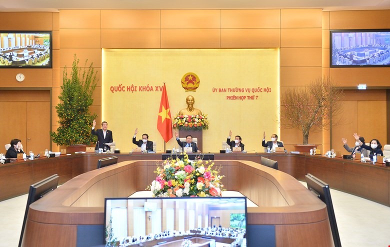 Ủy ban Thường vụ Quốc hội biểu quyết thống nhất một số nội dung tại phiên họp.