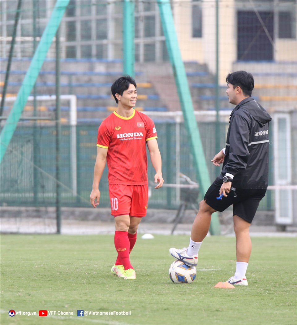 Tiền đạo Công Phượng muốn giành kết quả tốt trước tuyển Trung Quốc để dành tặng cho người hâm mộ. Ảnh: VFF