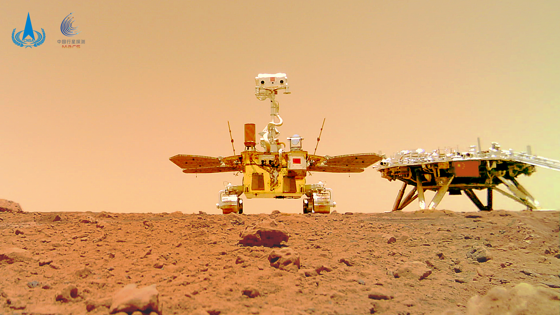 Robot thám hiểm sao Hỏa của Trung Quốc trên bề mặt sao Hỏa. Ảnh: China National Space Administration