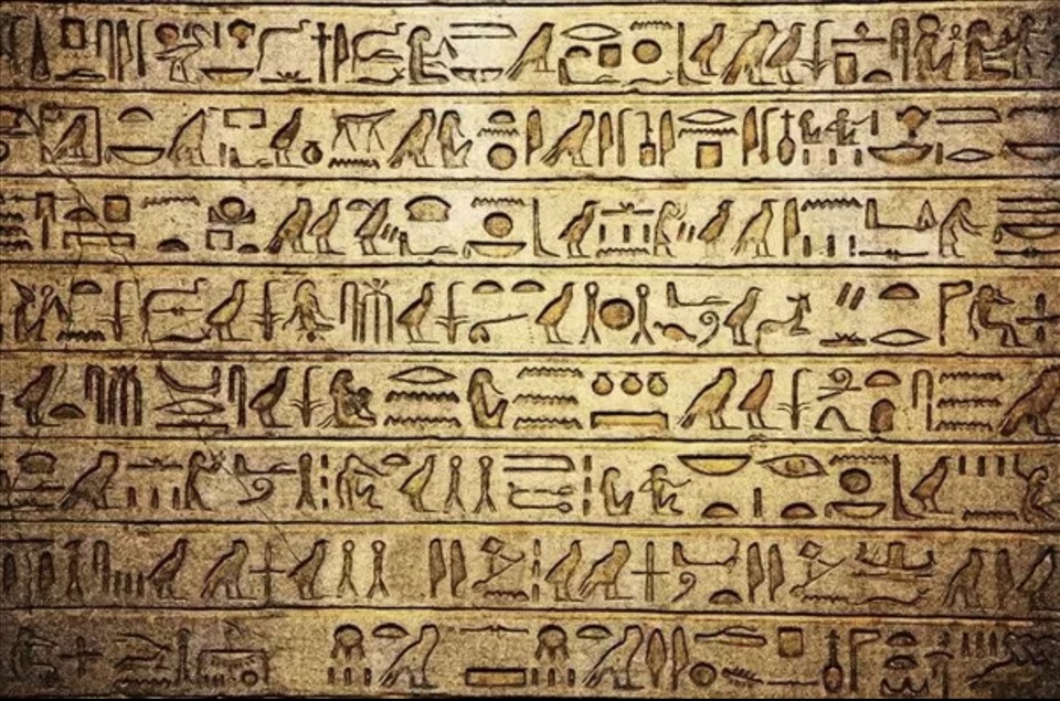 Chữ tượng hình Ai Cập cổ đại, một trong những ngôn ngữ cổ xưa nhất thế giới.  Ảnh chụp màn hình