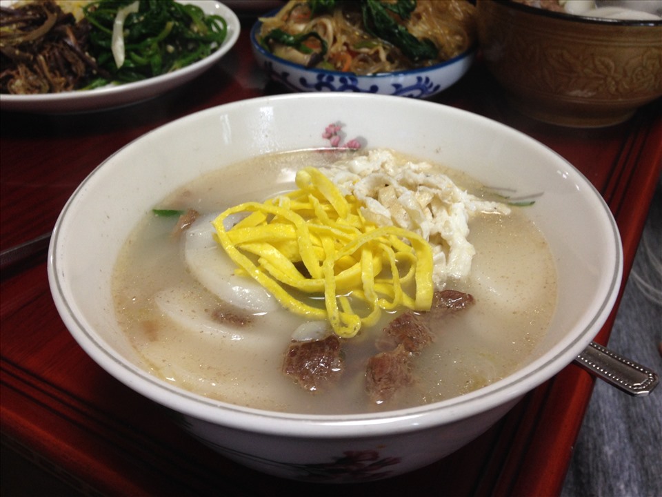 Món ăn chào năm mới thường gặp trong ngày Tết của Hàn Quốc. Ảnh: Wiki