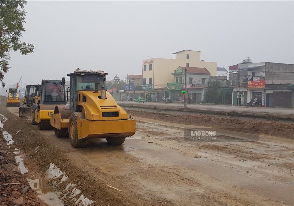 Dự án do Sở GTVT tỉnh Ninh Bình làm chủ đầu tư, thời gian thi công dự án là 36 tháng. Ảnh: NT