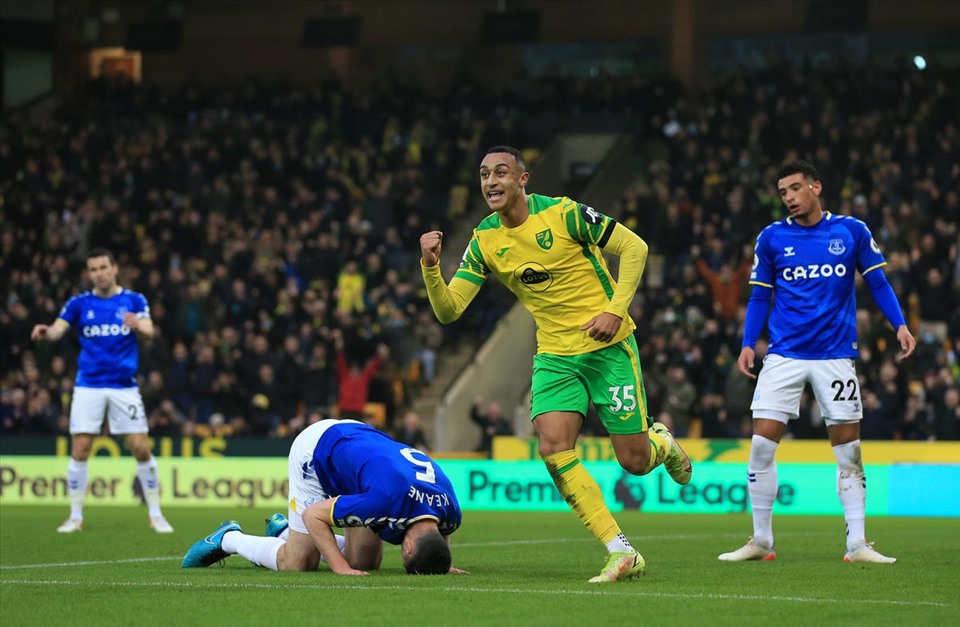 Everton đang xếp thứ 16 và vừa thua đội ở nhóm xuống hạng là Norwich. Ảnh: AFP