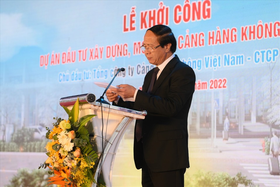 Phó Thủ tướng Lê Văn Thành phát biểu tại lễ khởi công. Ảnh LA
