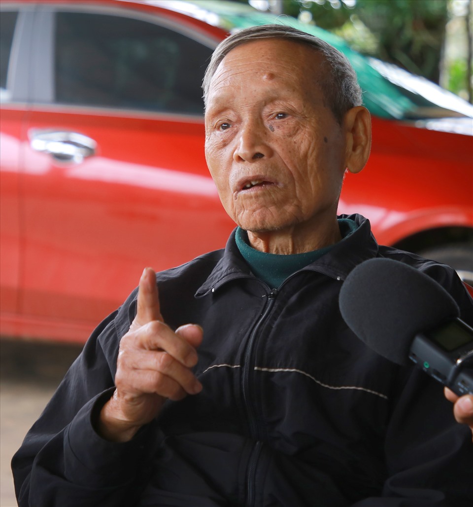 Ông Nguyễn Quang Nga, cháu nội của đội phó đội bắt cọp làng Thủy Ba. Ảnh: Hưng Thơ.