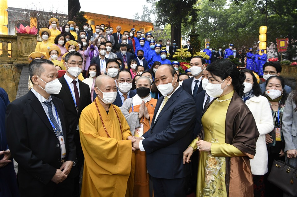 Chủ tịch nước Nguyễn Xuân Phúc và Phu nhân cùng các đại biểu dự buổi lễ. Ảnh: Hải Nguyễn