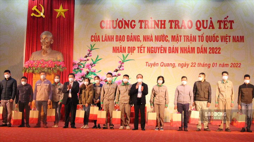 200 suốt quà Tết của Tổng Liên đoàn Lao động Việt Nam cũng đã được gửi tới đoàn viên, người lao động có hoàn cảnh khó khăn trong dịp này.