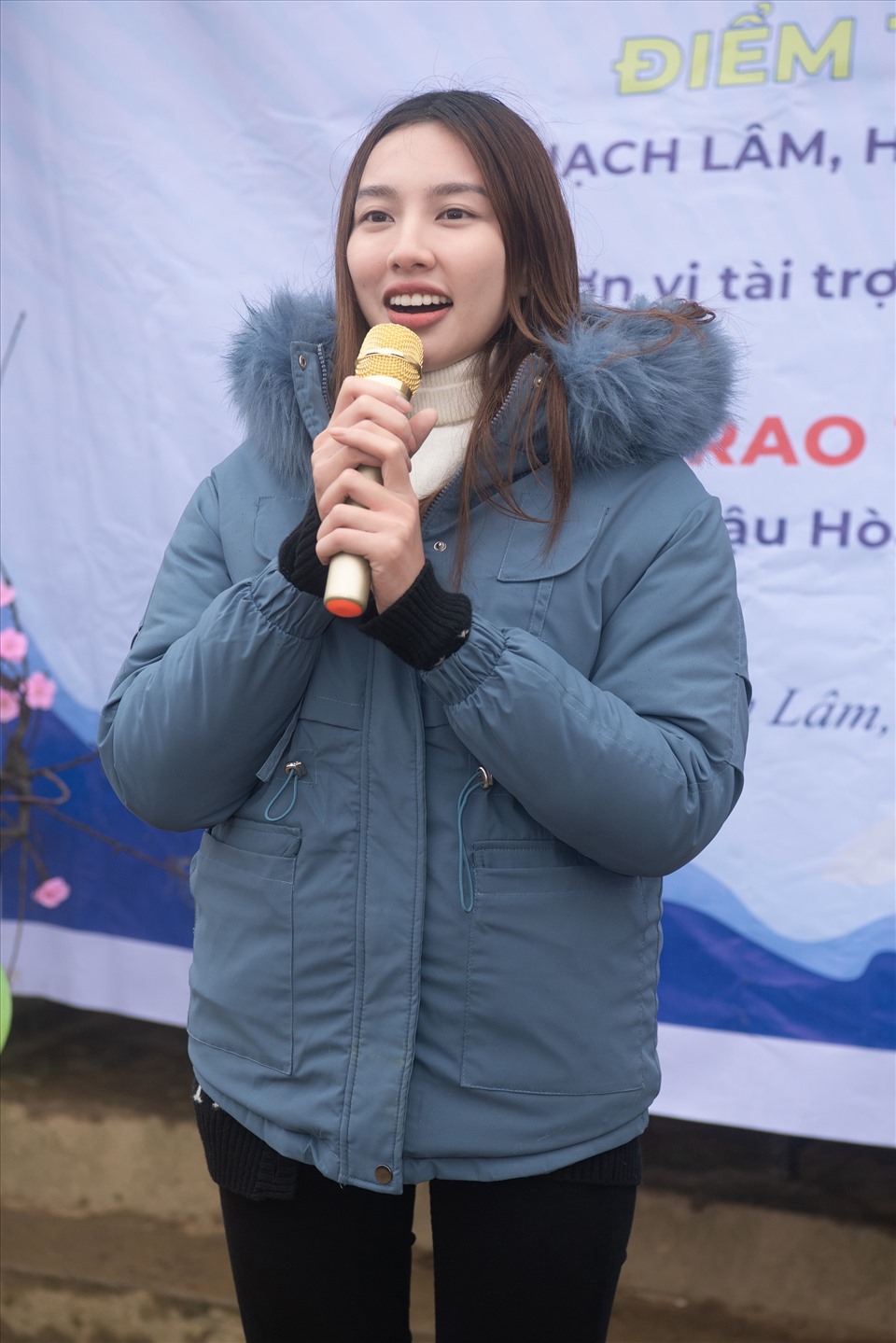 Chia sẻ về chuyến đi lần này, Thùy Tiên cho biết đây là lần đầu tiên cô đến Cao Bằng và cũng là lần đầu tiên thực hiện một dự án ở một nơi xa xôi như vậy.