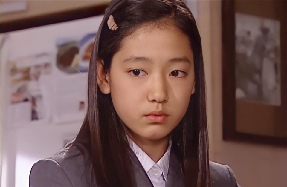 Park Shin Hye đóng vai Han Jung Suh hồi nhỏ trong bộ phim “Nấc thang lên thiên đường”. Ảnh: CMH.