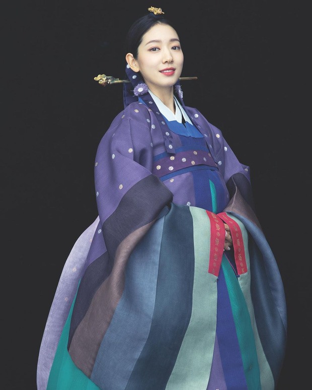 Park Shin Hye diện váy cưới bồng xòe che bụng bầu trong hôn lễ  2sao