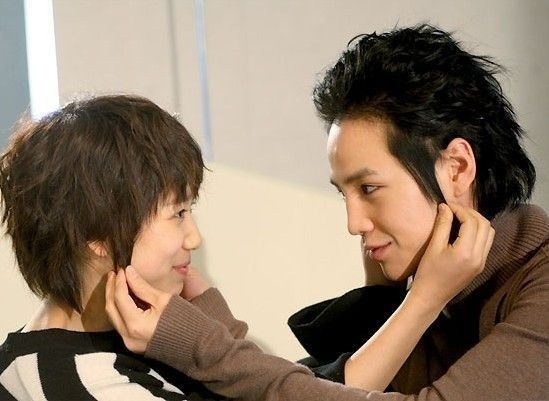 Park Shin Hye và Jang Geun Suk trong phim “You’re Beautiful”. Ảnh: Soompi