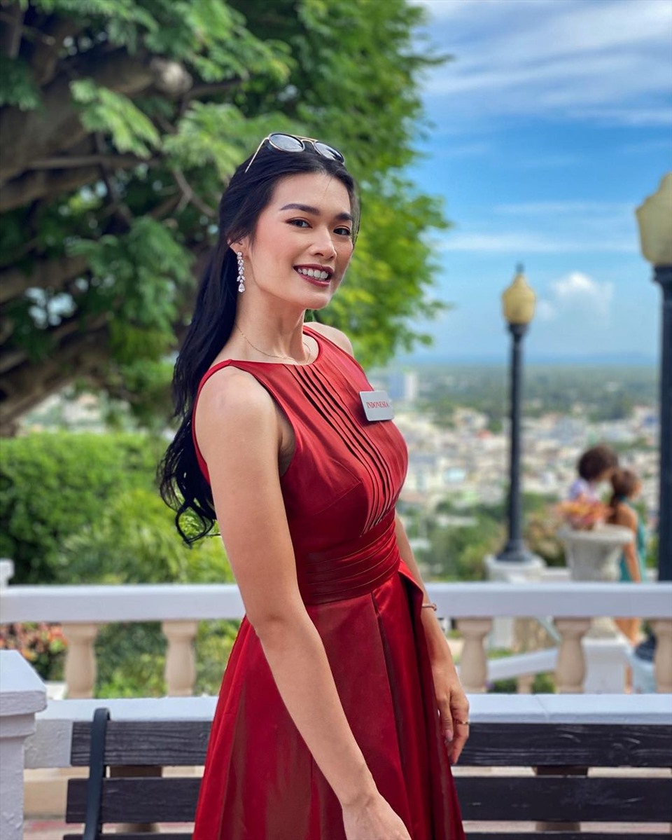 Trước đó, Hoa hậu Indonesia khiến người hâm mộ vô cùng lo lắng bởi không may mắc COVID-19 trước thềm chung kết Miss World 2021. Ảnh: IGNV.