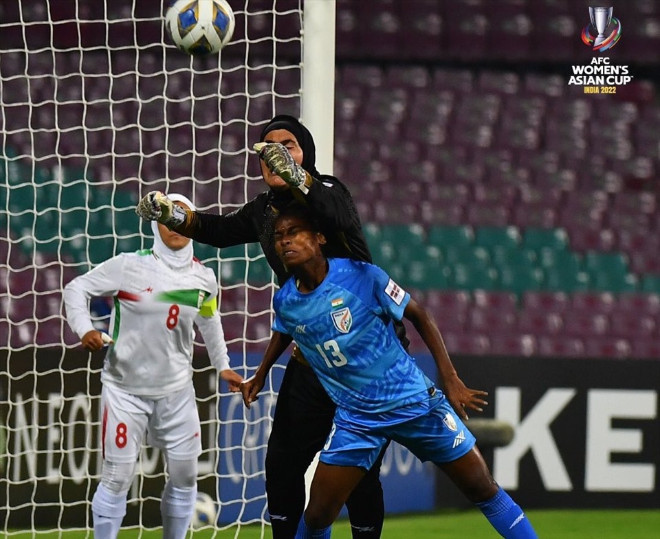 Tuyển nữ Ấn Độ (áo xanh) huỷ tham dự Asian Cup 2022 vì COVID-19. Ảnh: AFC