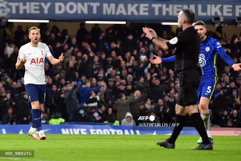 Niềm vui vừa lóe lên với Tottenham sau khi Harry Kane đưa được bóng vào lưới đối thủ, tuy vậy, sau khi tham khảo VAR, trọng tài đã không công nhận do tiền đạo người Anh đã phạm lỗi với Thiago Silva.