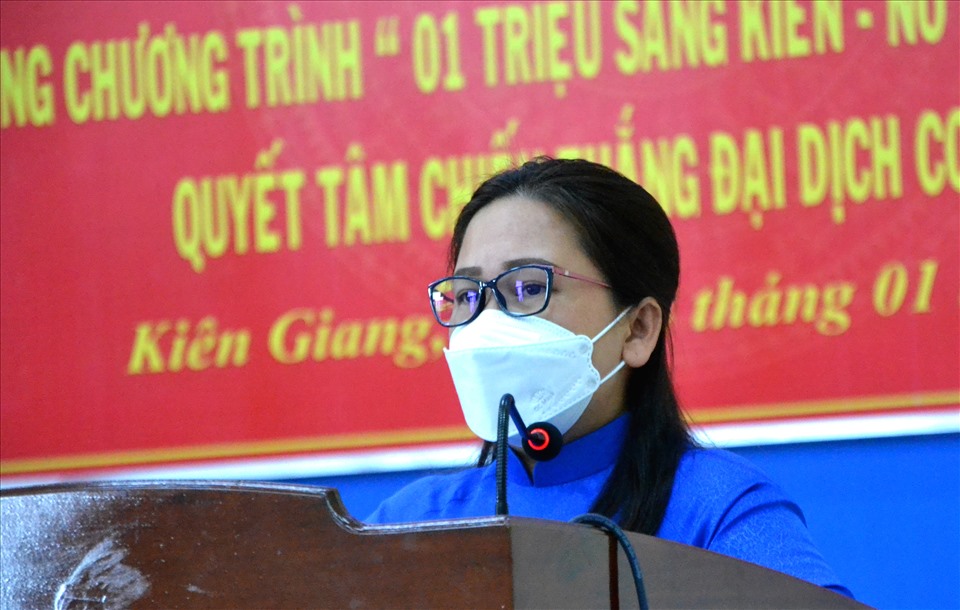 Chủ tịch LĐLĐ tỉnh Kiên Giang Trương Thanh Thúy phát biểu tại hội nghị. Ảnh: LT