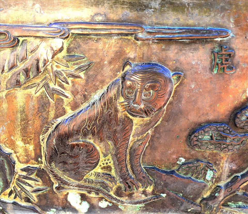 Hình hổ khắc trên Cửu Đỉnh của triều Nguyễn. Ảnh: Đông Sơn