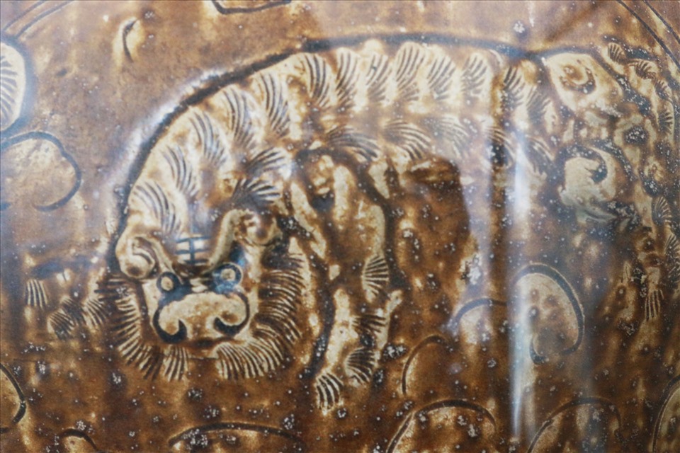 Hình tượng con hổ trên choé rượu cần gốm cổ Gò Sành ( Thế kỷ 13-15) - Bình Định nổi tiếng khắp thế giơi. Con hổ ở Tây Nguyên là vị chúa Sơn Lâm ở chốn rừng xanh. Chiếc choé này trước đây của một vị lãnh tụ người Ê Đê quản lý của một vùng rộng lớn ở Tỉnh Đắk Lắk.
