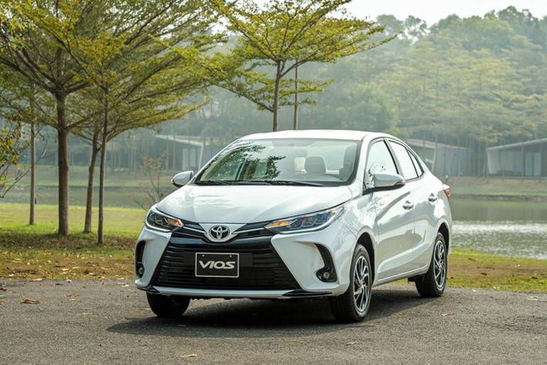 Xếp hạng 5: Toyota Vios, giảm 2 bậc, đạt doanh số 85,047 xe, chiếm 2,9% thị phần. Tại Việt Nam, Toyota Vios đã bị soán ngôi xe bán chạy nhất năm trong năm 2021 với doanh số xếp sau lần lượt 2 mẫu xe là VinFast Fadil và Hyundai Accent. (Ảnh: Toyota Việt Nam)