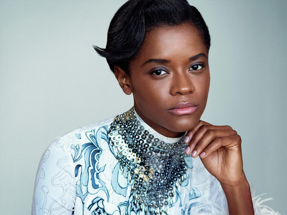 Letitia Wright trong vai Linh miêu Nooshy