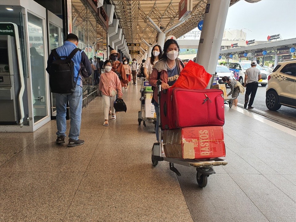Do kỳ nghỉ Tết kéo dài khá nhiều ngày nên hành khách đều mang theo rất nhiều hành lý.