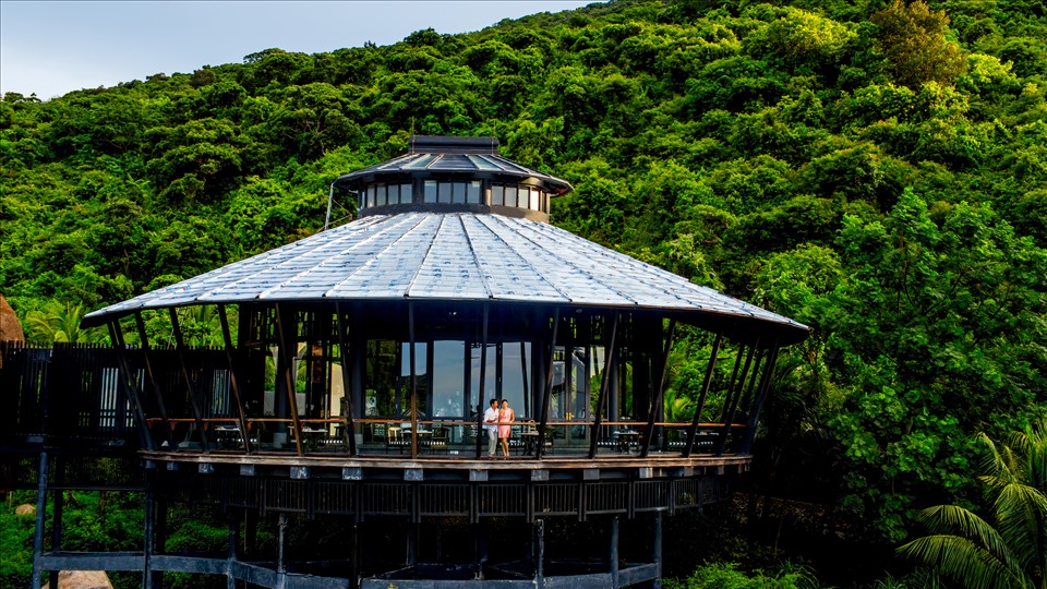 “Khu nghỉ dưỡng lãng mạn nhất Châu Á 2021” được trao cho Intercontinental Danang Sun Peninsula Resort.