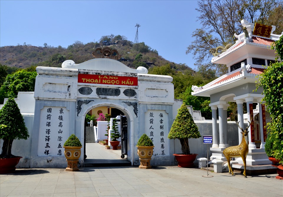 Lăng Thoại Ngọc Hầu. Ảnh: LT