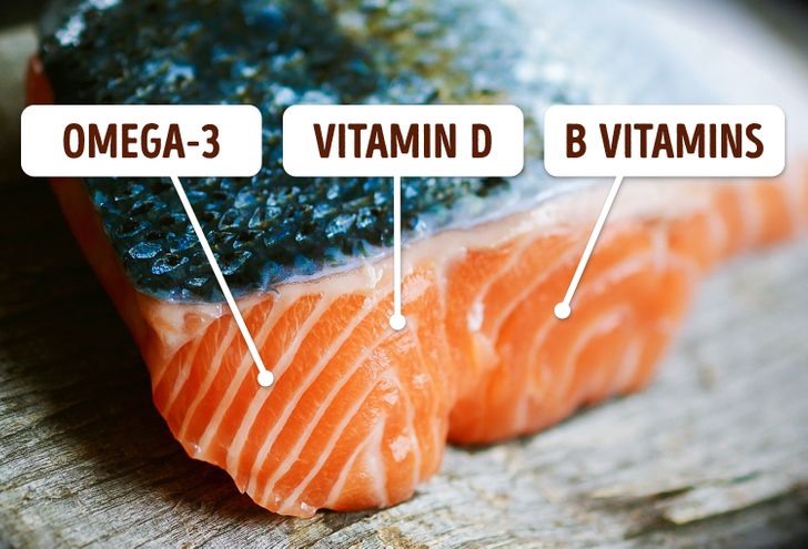Cá hồi là thực phẩm giàu dinh dưỡng, cung cấp axit béo Omega-3, vitamin D và vitamin B. Axit béo omega-3 bảo vệ lông mi khỏi bị gãy, không bị giòn và rụng. Vitamin D và vitamin B giúp tăng cường sự phát triển tự nhiên của lông mi.
