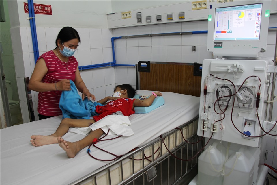 Bệnh nhi chạy thận xuyên Tết tại Bệnh viện Nhi đồng 2 TPHCM. Ảnh: Nguyễn Ly