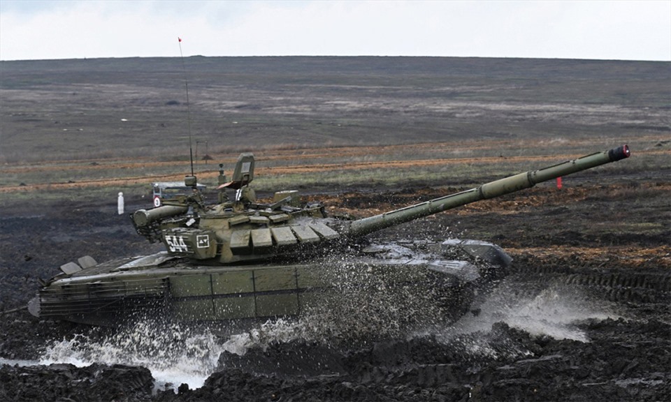 Xe tăng T-72B3 của Nga trong cuộc diễn tập tại thao trường Kadamovsky thuộc tỉnh Rostov tháng 12/2021. Ảnh: Reuters.