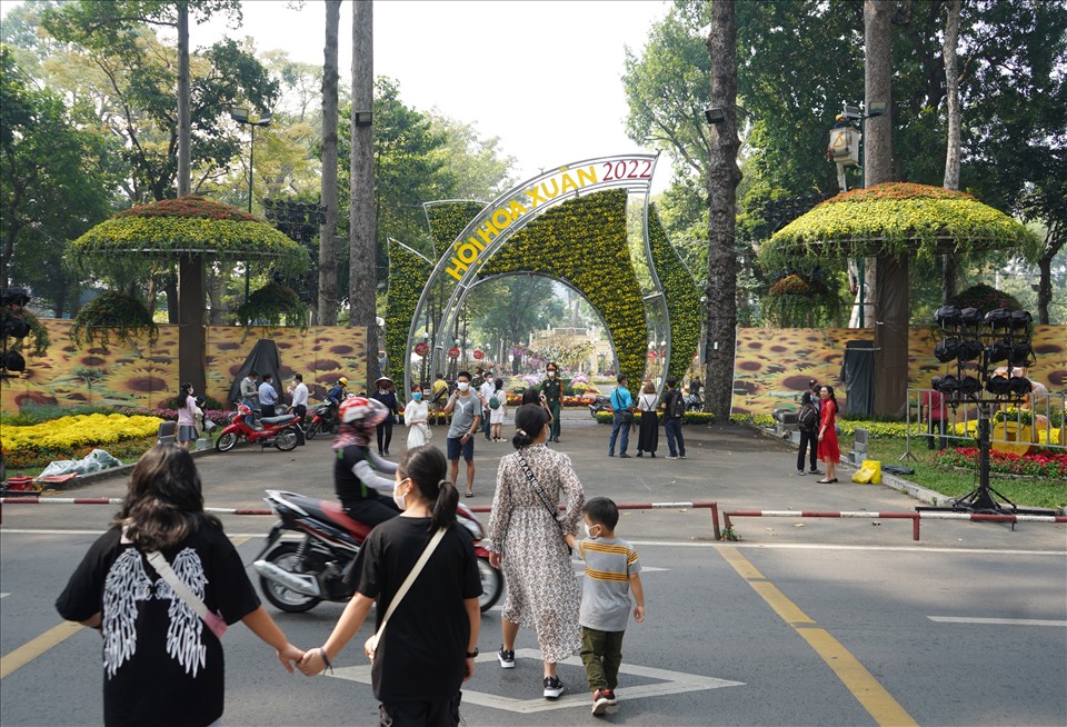 Theo kế hoạch tối 27-1 (nhằm 25 Tết), Hội hoa xuân Nhâm Dần 2022 tại công viên Tao Đàn (quận 1) sẽ chính thức khai mạc. Năm nay người dân được miễn phí vé vào cổng thay vì phải mua vé 30.000 đồng như mọi năm.